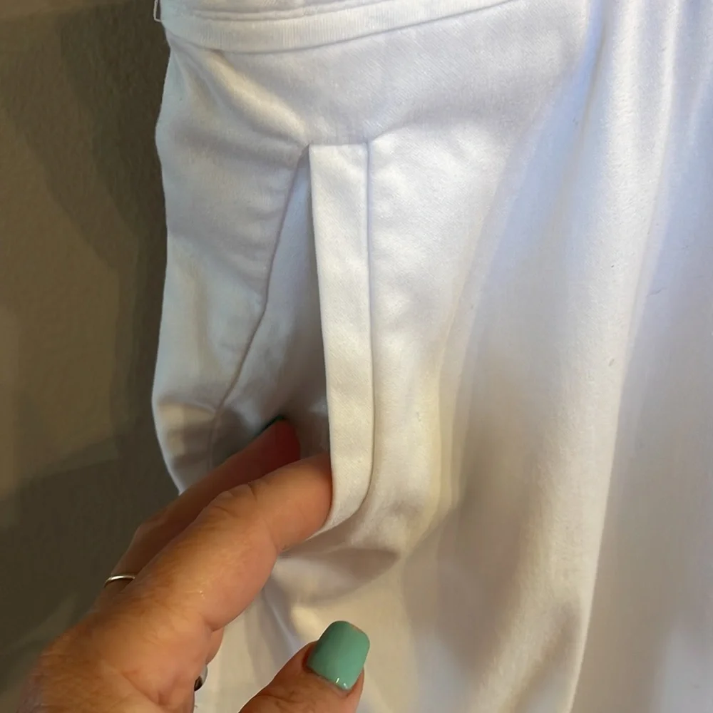 Maggie Barnes for CATHERINES  White TUMMY CONTROL white stretch cotton Capri 24W